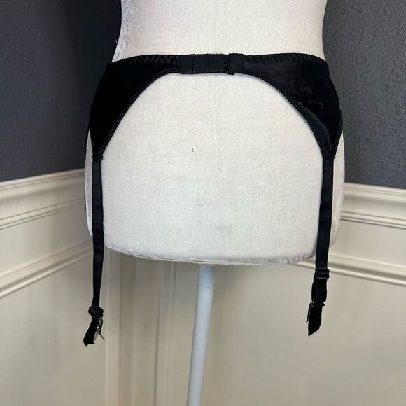 Cacique Garter Belt - Picture 2 of 4